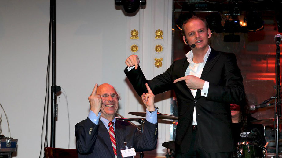 Justin Vliegenthart centrale goochelshow op evenement