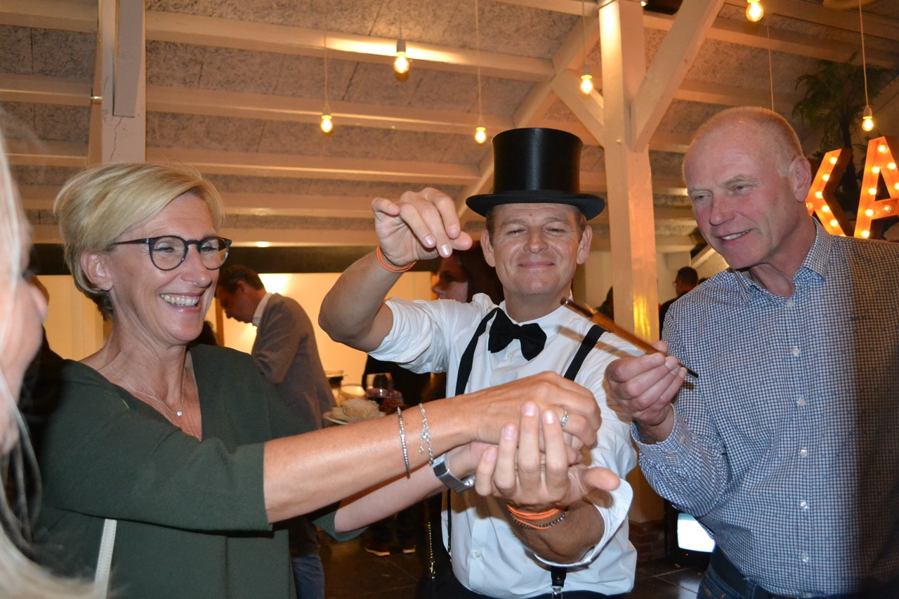 Justin Vliegenthart gentleman of magic aan het werk