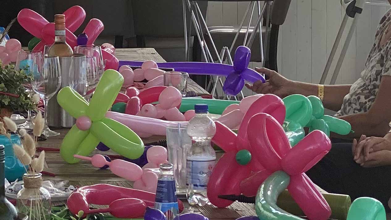 Workshop balloonart van Martijn Martell in volle gang