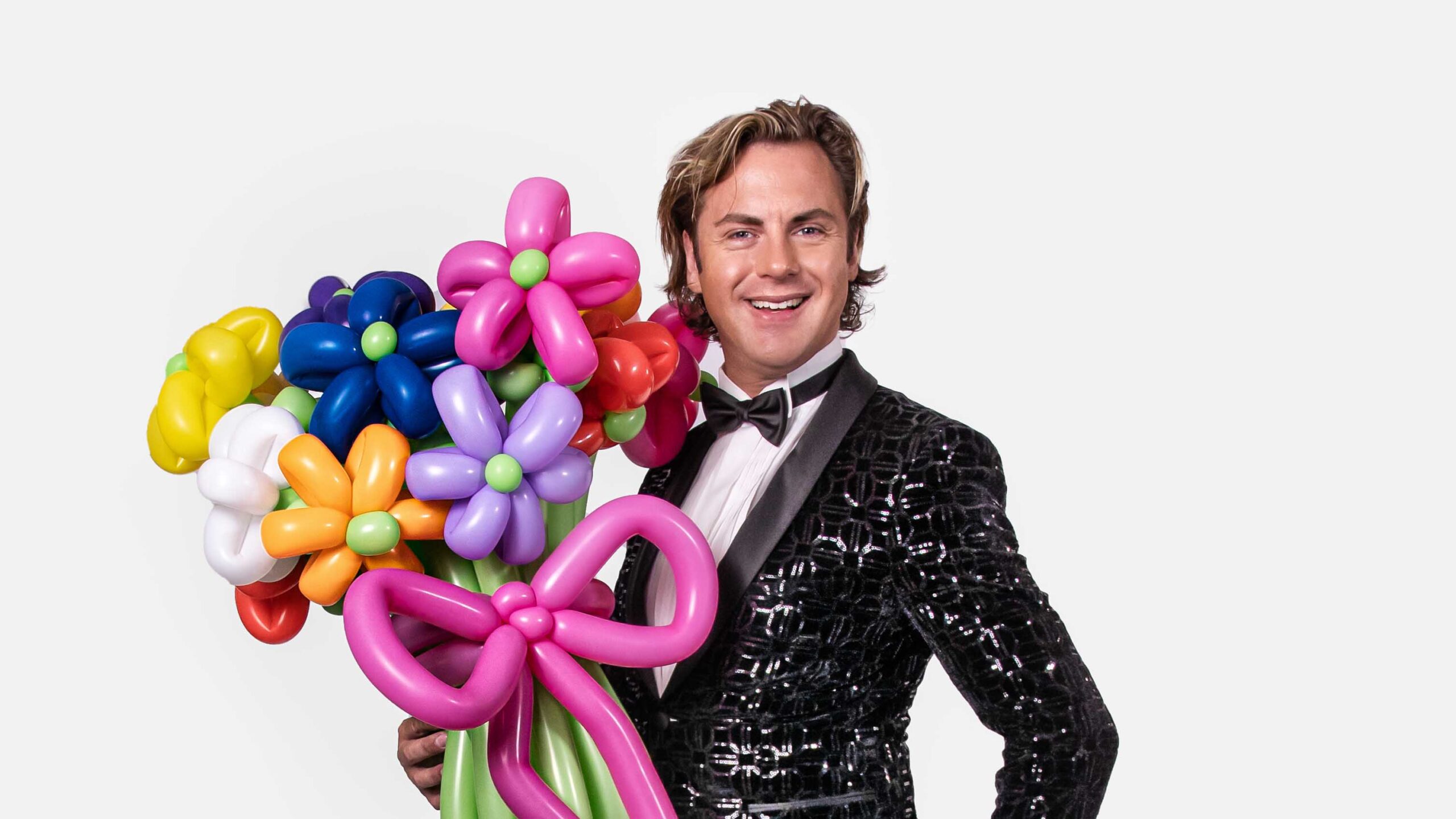 Ballonartiest Martijn Martell creëert spectaculaire balloncreaties