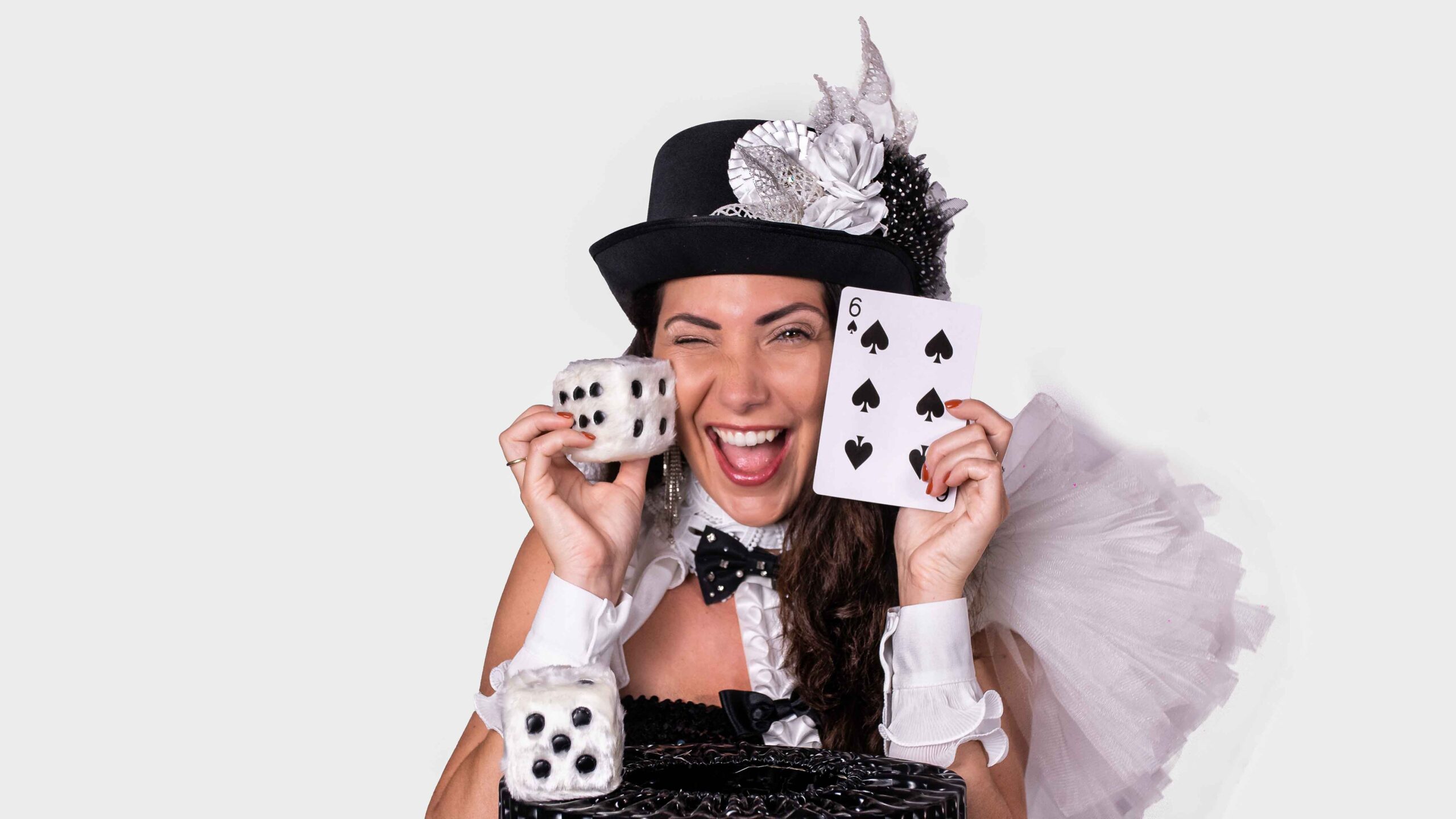 Martijn Martell Magic & Fun showgirl act