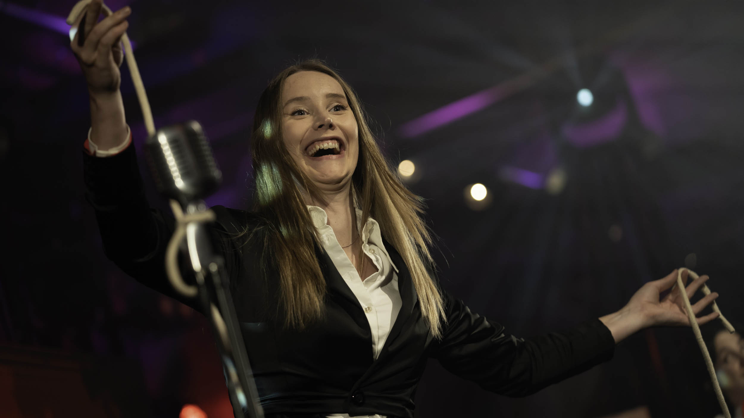 Lady of Magic Nicky de Jong op het podium