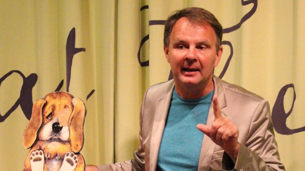 Peter Vogel verbaast kinderen met goocheltrucs