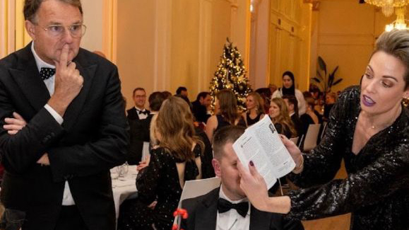 Duo Magician & Magician op podium — magie op topniveau