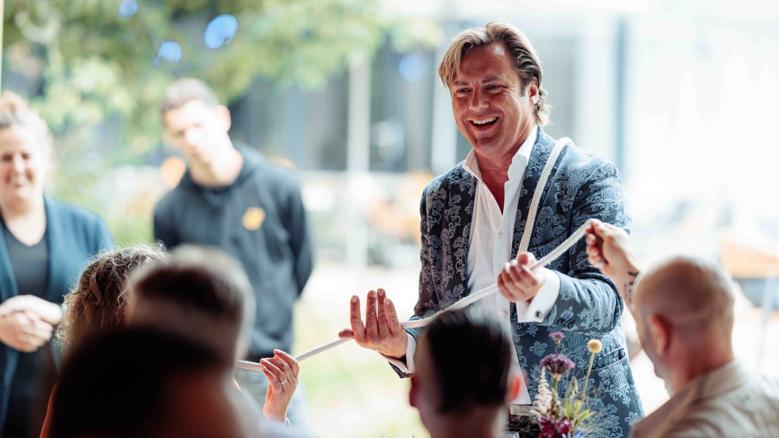 Goochelaar Martijn Martell tafelgoochelen op evenement