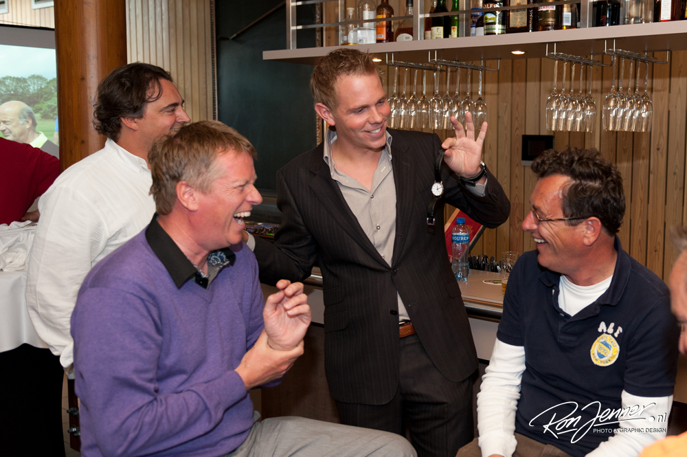 Michel Beugelsdijk gentleman goochelaar aan het werk