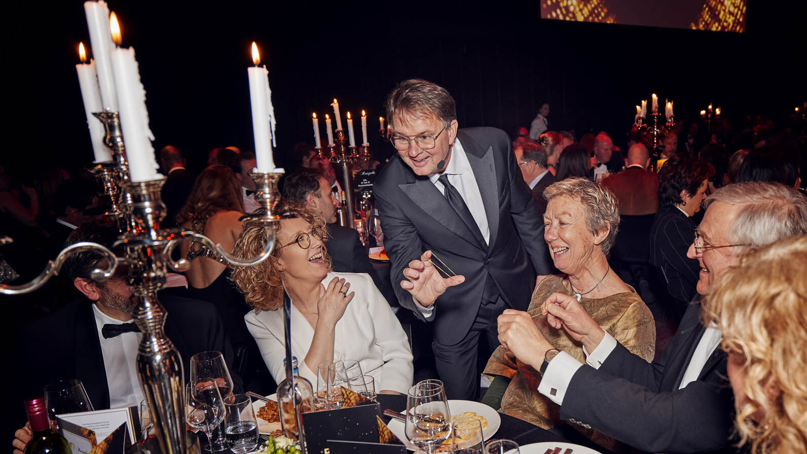 Goochelaar Peter Vogel tafelgoochelen op evenement